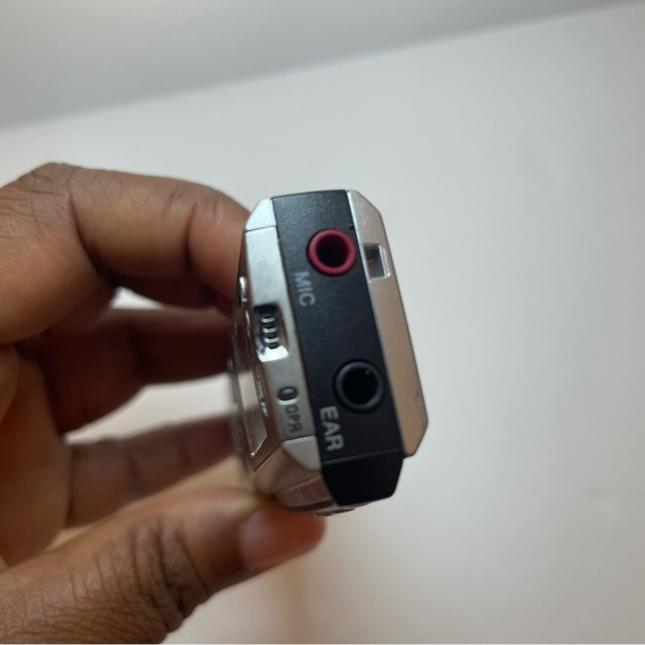 Sony ICD-B100 Handheld Silver Digital Voice Recorder 16MB 8 Hours Recording Time - Picture 11 of 16